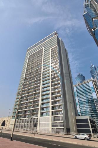Dubai Canal and City Views 1BR, Minutes Drive to Burj Khalifa, DAMAC Zada Tower, Business Bay by Deluxe Holiday Homes, Dubai (Foto 7)