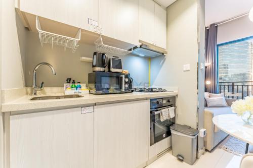 Dubai Canal and City Views 1BR, Minutes Drive to Burj Khalifa, DAMAC Zada Tower, Business Bay by Deluxe Holiday Homes, Dubai (Foto 8)