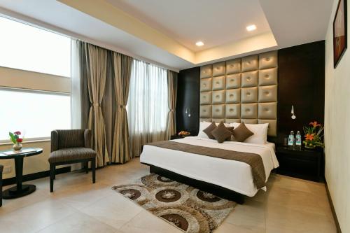 Afficher, Peerless Hotel Kolkata in Kolkata