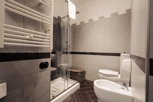 Double Room image 5