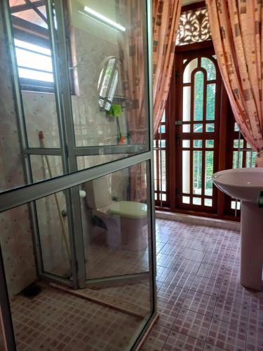 Bilik Mandi, Kapi Villa in Deniyaya