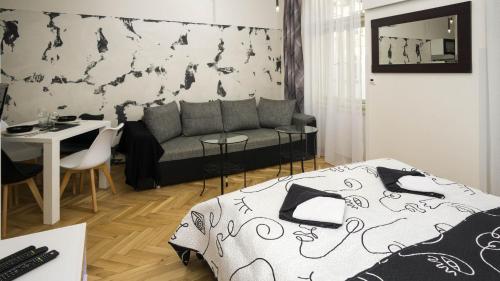 Black & White Apartment Prague by Wenceslas Square and Muzeum, Praha (fotografie 7)
