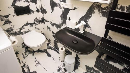 Black & White Apartment Prague by Wenceslas Square and Muzeum, Praha (fotografie 4)