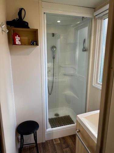 2 bedrooms, 5 beds
