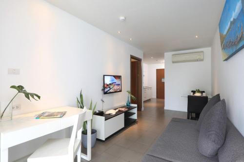 room detail thumbnail 2