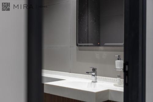 Mira Holiday Homes - Newly and modern 1 bedroom with lake view in JLT, Dubái (foto 4)