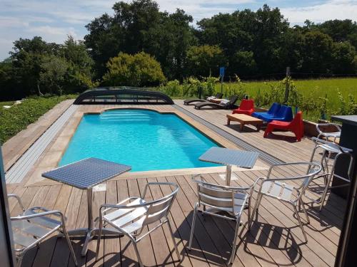 Maison Neuve, relaxing countryside home with pool gîte à louer Oriolles