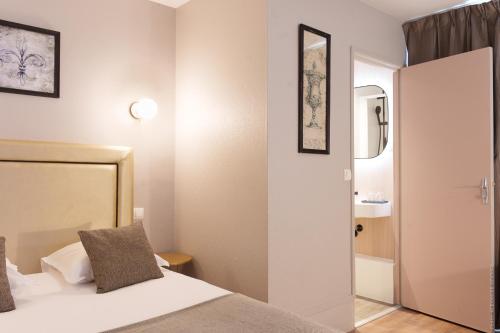 A l'Hôtel Des Roys - image 9