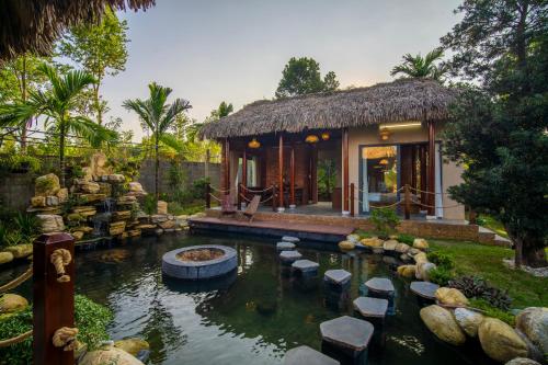 Exterior view, La Retreat near Cong Vien Suoi Khoang Nong Nui Than Tai