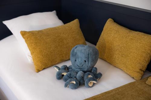 Cosy Triple Room image 6