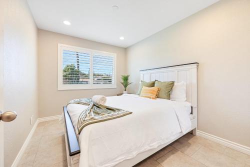 2 Homes in 1 Sleeps 18 10 Min to Zoo and Beach