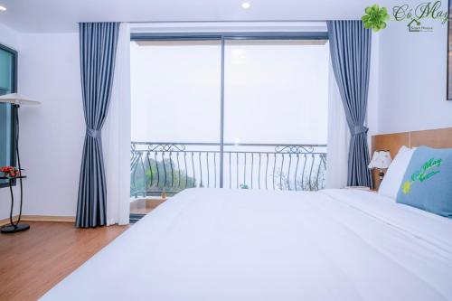Deluxe Double Room with Balcony image 1