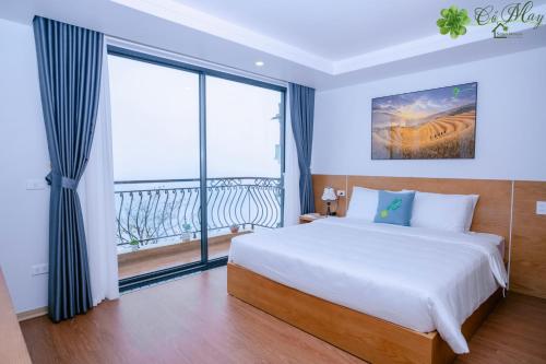 Deluxe Double Room with Balcony image 2