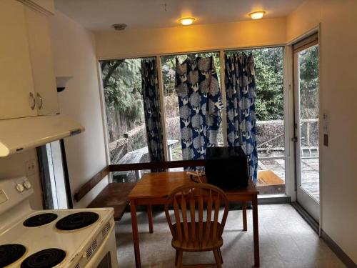 Vancouver Home Stay near UBC - Great Location