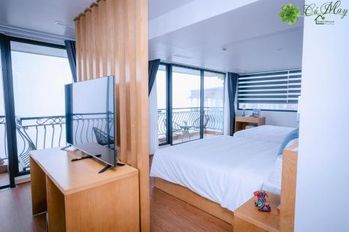Suite with Mountain View image 3