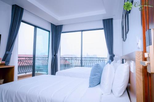 Triple Room with Balcony image 2