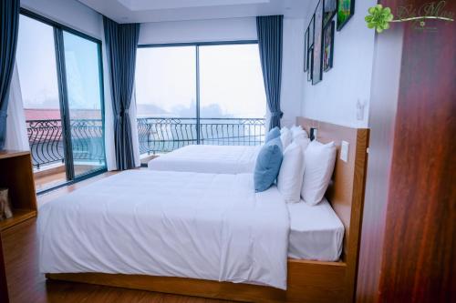 Triple Room with Balcony image 3