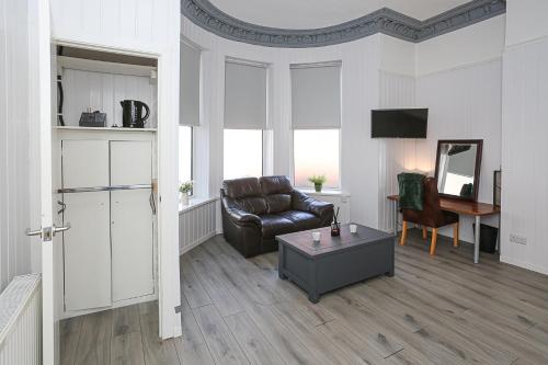 OYO Queens Quarter - image 9