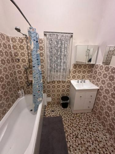 Twin Room in Great Earlwood Location Perfect for Travellers - EW4 in Marrickville