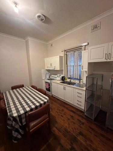 Twin Room in Great Earlwood Location Perfect for Travellers - EW4 in Marrickville