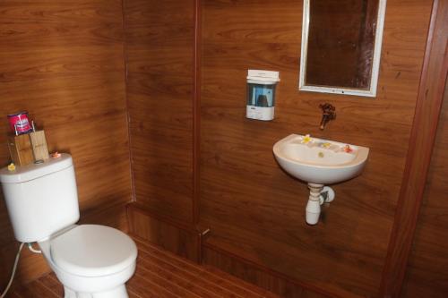 Double Room with Balcony and Sea View image 10