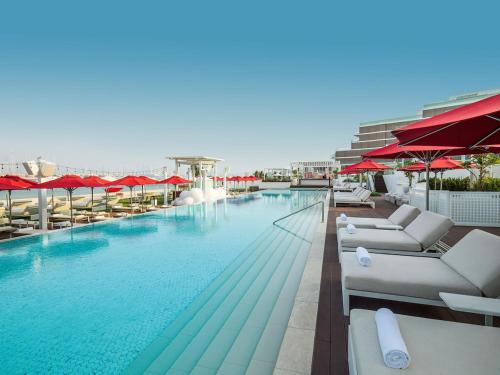 AURA -Direct Seafront 2BR-Palm, Dubaj