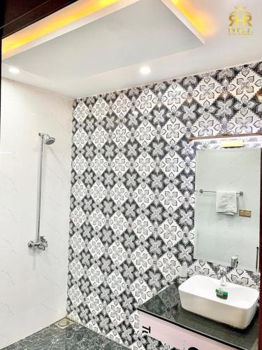 Royal Height Residence - image 12