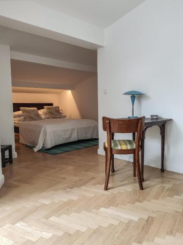 Crystal Suites Old Town - image 4