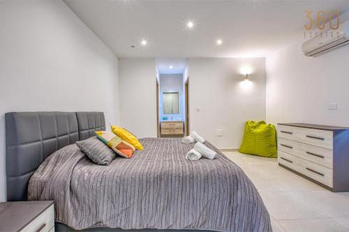 2BR Penthouse with views overlooking Pietà Marina by 360 Estates, Pietà (fotografie 3)