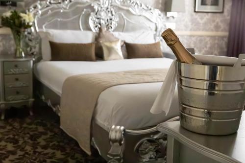 The Leonard Hotel - image 11
