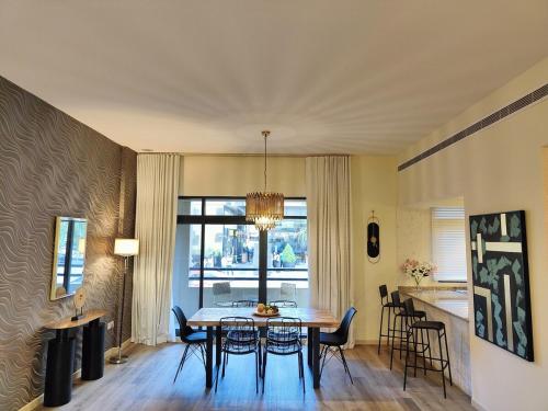 Luxury 2 BD, A Midtown Quintessential Community in Madinat Zayid
