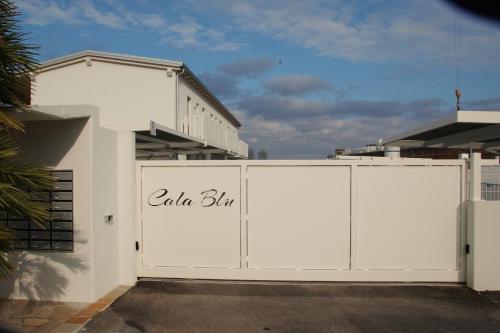 Apartment with Pool View  image 7