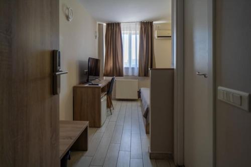 City Hotel Bucharest - image 7