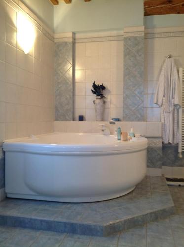 Villa Giulia, a splendid farmhouse in the Marche region