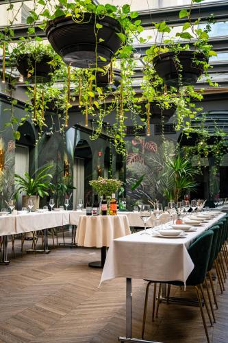 Hotel Atrium - image 10