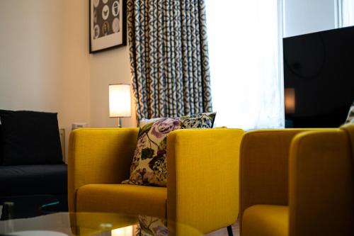 Charming 3BR by Redcliffe Gdns - image 4