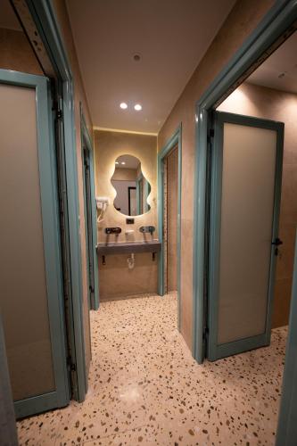Ванная комната, Vega 43 Hostel in Саранда