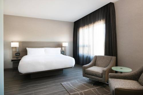 1 king bed, 1 sofa bed