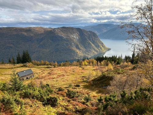 Støl ved Sognefjorden in Хьойангер
