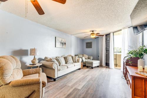 Gulf-View Condo with Beach Access and Patio in Hudson in ฮัตสัน(FL)