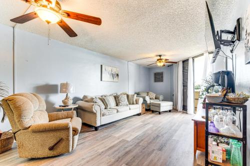 Gulf-View Condo with Beach Access and Patio in Hudson in ฮัตสัน(FL)