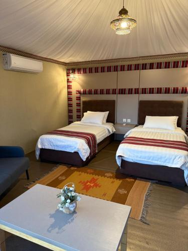 2 twin beds