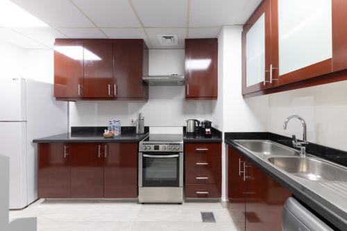 Luxe 2BR Dubai Retreat with Ain Dubai View for 6 guests, Dubai (photo 10)