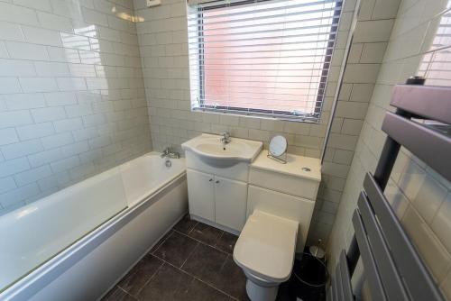 Deluxe One-Bedroom Apartment with Garden View image 8