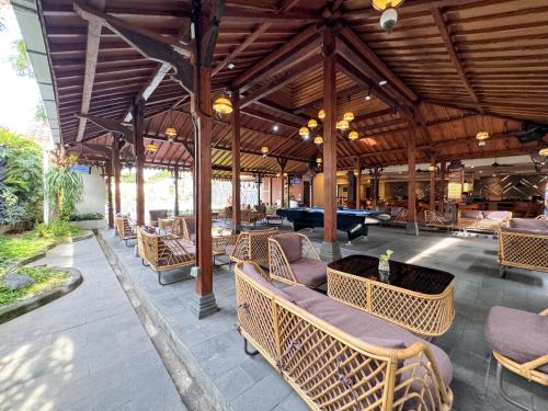 Restaurant, Aveon Hotel Yogyakarta by Daphna Management in Yogyakarta Airport