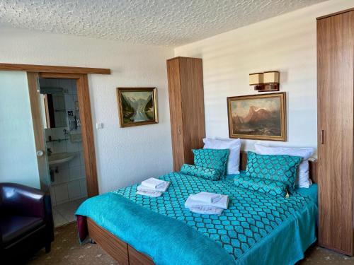 Double Room image 9