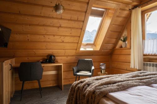 Double or Twin Room with Mountain View image 2