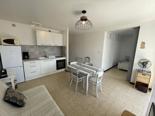 APPART 3 PIECES 6 couchages SAINT CYPRIEN PLAGE - FR-1-106-38 (Appartement T3 spacieux, 6 couchages a Saint-Cyprien Plage, proche port et commerces, parking securi) in Saint-Cyprien