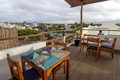 Balcony/terrace, Plaza Luna Suites in Galapagos