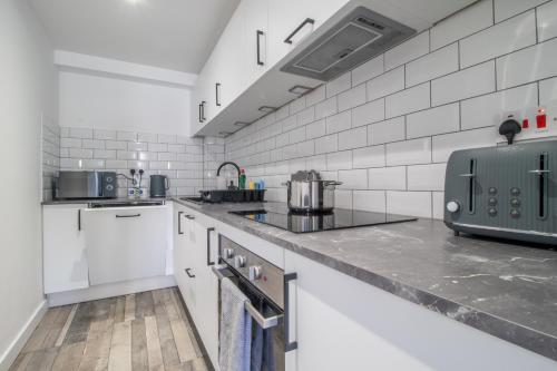 Abbey House - image 13